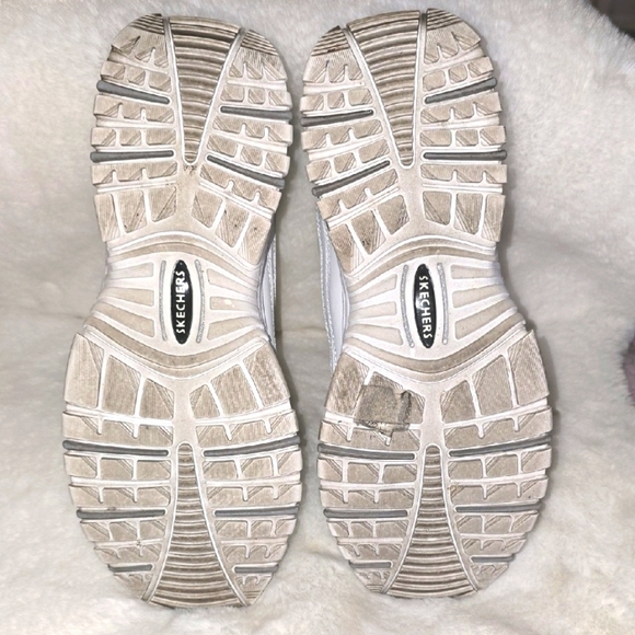 Skechers Energy Timeless Vision - White with Red Accent Athletic Shoes - Picture 5 of 6